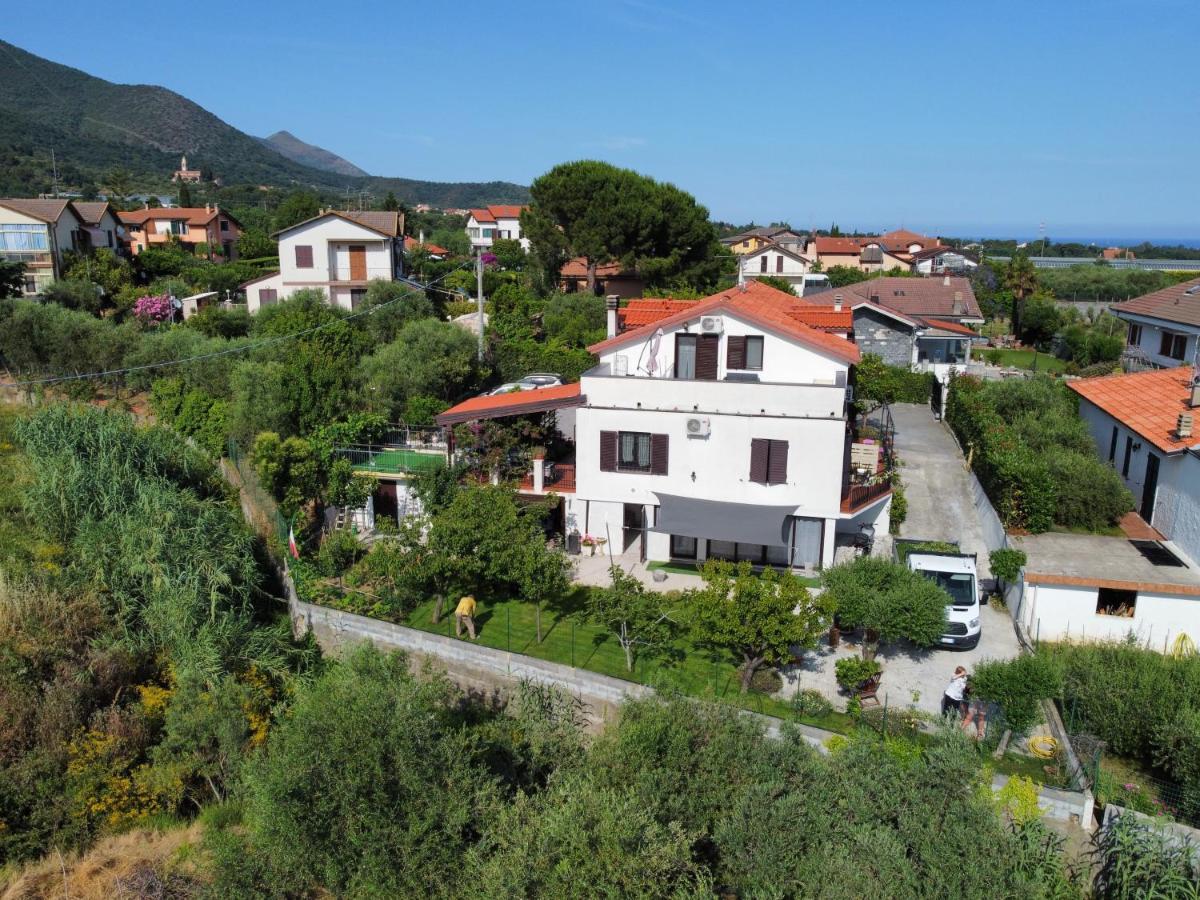 Villa Marco Aurelio Cisano sul Neva Exterior foto